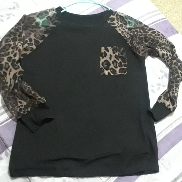Tops - Black/Leopard T-shirt